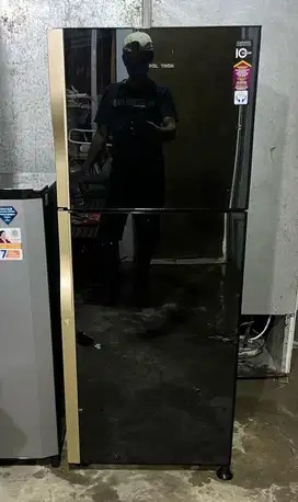 Kulkas 2 pintu Polytron