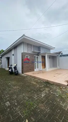 Rumah disewakan Lahan parkir luas Lingkungan nyaman dan aman Pesantren