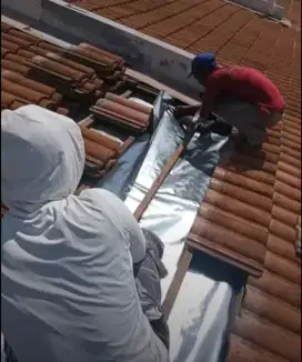 Jasa perbaikan atap bocor,dak rembes,renovasi rumah,atap baja ringan