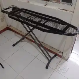 Meja alas setrika