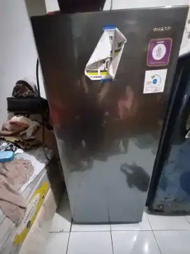 2 unit freezer merk sharp dan toshiba