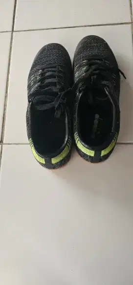 Sepatu futsal diadora 42