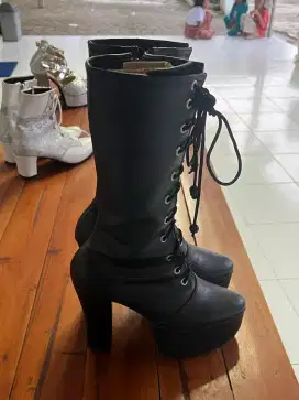 Sepatu Wanita Kekinian – Harga Terjangkau, Siap Pakai!