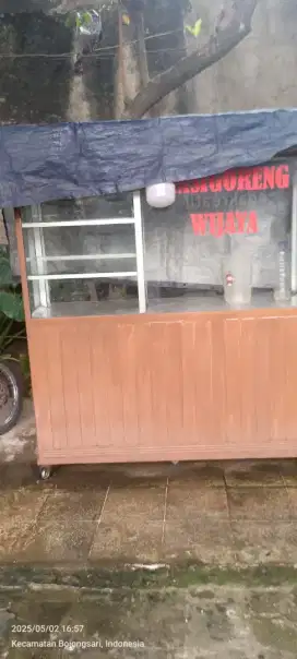 Etalase Gerobak Jualan