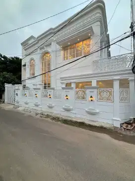 Rumah Mewah Baru dijual RUGI Gaya American Classic di Jagakarsa
