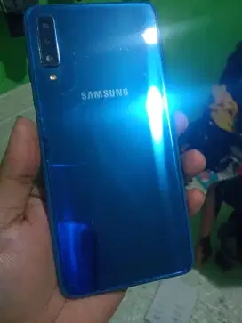 Samsung galaxy A7 4G 4/64 layar 6 inchi layak pakai