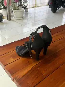 Sepatu Wanita Kekinian – Harga Terjangkau, Siap Pakai!