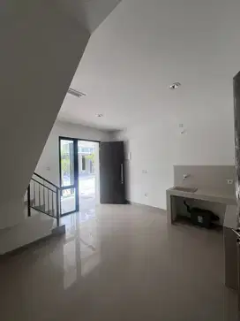 Disewakan Rumah Milenial Pik 2 Uk 4,5x10 Kosongan Murah