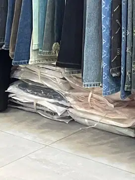 DICARI KARYAWATI JAGA TOKO BAJU