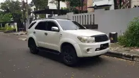 Toyota Fortuner 2010 Diesel 2.5 G AT