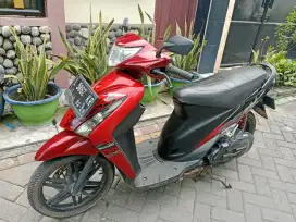 Suzuki spin 125 th 2011 warna merah hitam