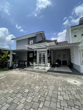 Rumah Mewah Semi Furnished dekat RS JIH Condongcatur Sleman