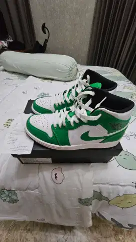 [42] Air Jordan 1 Mid Lucky Green