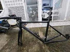 Frame Pacific tractor 7.0 and handlebar toseek tr5500