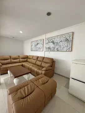 Rumah depan taman dekat Toll dan Mall Livingword Kota Wisata Cibubur