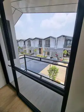 Disewakan Rumah Cluster Waterfront Uptown