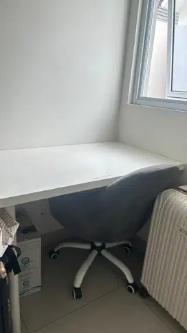 Meja putih ikea