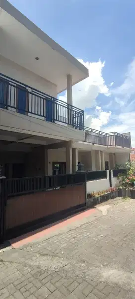 DIJUAL RUMAH SEMI VILLA  LOKASI BUANA MERTA DENPSAR