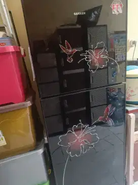 Di jual kulkas 2 pintu