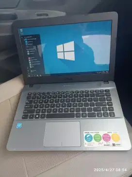 Dijual laptop Asus masih normal seperti baru