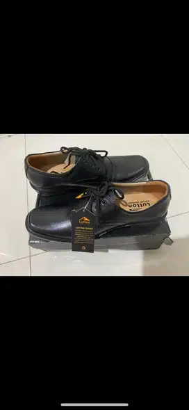 Sepatu formal pria