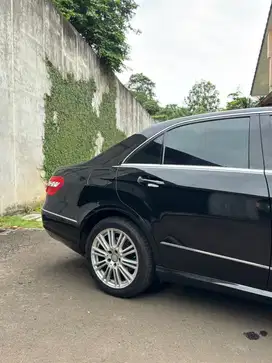 Mercedes-Benz E300 2010 Bensin