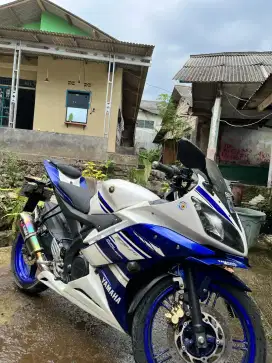 Yamaha YZF R15 V2 Tahun 2015