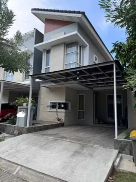 Dijual rumah 2 lantai di cluster lavesh harapan indah bekasi