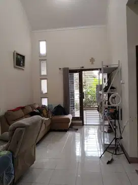 Dijual Rumah  Di Cluster Aralia Harapan Indah Bekasi