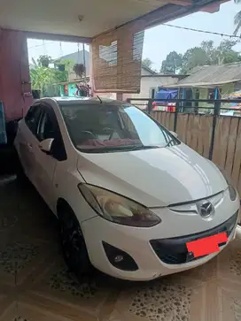Di jual Mazda 2 tahun 2012