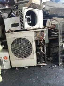 Beli ac bekas nya yg tak layak pake, dr pada nyempitin tempat ,