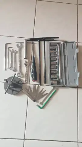 Kunci kunci alat motor