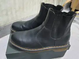 Dr.martens sepatu /sepatu DR.MARTENS