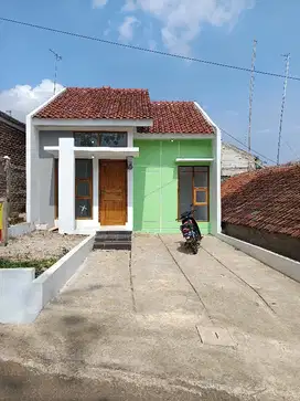 Rumah pinggir jalan ramai