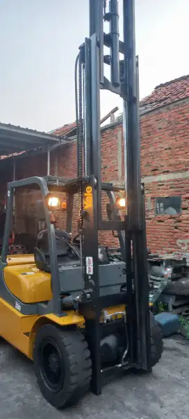 Forklift diesel yale 3 ton istimewa trilift