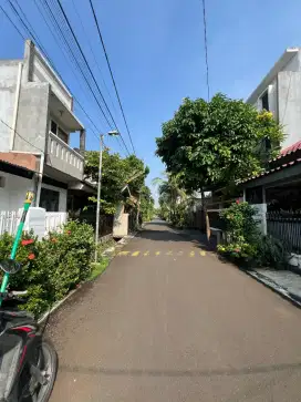 Sewa Rumah Nyaman bebas Banjir  Komplek Larangan Indah Ciledug