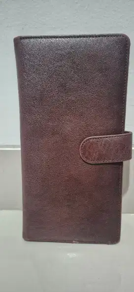 Dompet kulit besar