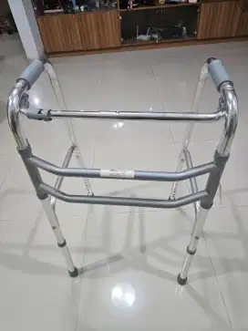 Walker Orang Tua Second 99%