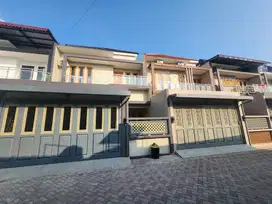 Dijual Rumah baru 2lantai dekat al azhar solo baru 1M