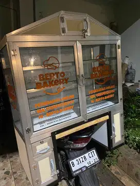 DI CARI PEKERJA JUALAN ROTI KELILING