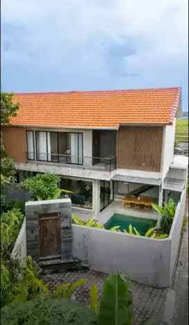 DIJUAL VILLA DUA LANTAI, PADONAN, KUTA UTARA