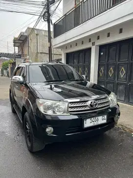 Toyota fortuner G 2010 A/T diesel mulus siap pake