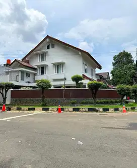 Jual Rumah SENOPATI. LT.434/LB.500. SHM. 4BR. SHM. Harga 34M!