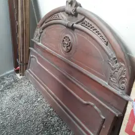 Dipan kayu jati