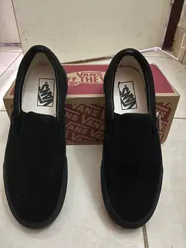 Sepatu Vans Classic Slip On Black