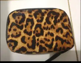 Preloved dompet / tas kepit leopard bahan leopardus halus