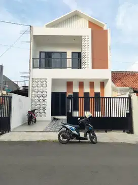Di Jual Cepat Rumah Bagus 2 Lantai Di Komplek Deplu ciledug Tangerang