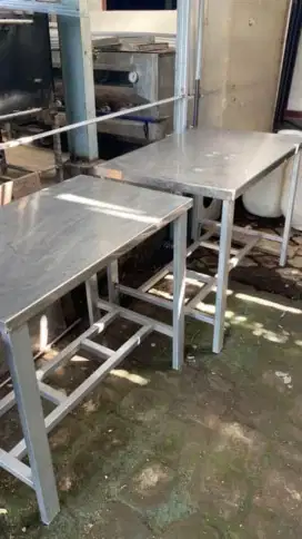 Meja stainles kaki besi