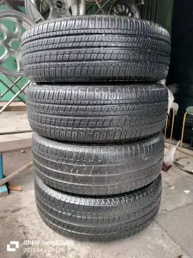 Jual ban mrek bregestone dueler H/T ukuran 225 65 R17 kond 90% 85%