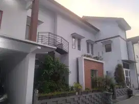 Rumah 3 Lantai Dekat Kampus 7 Kamar